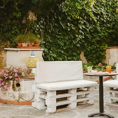 La Residenza Del Monaco Bianco Couette-café 4*