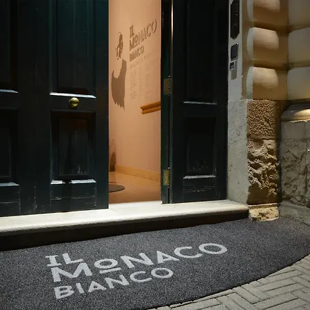 Bed & Breakfast La Residenza Del Monaco Bianco 4*