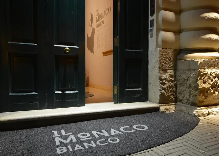 Bed & Breakfast La Residenza Del Monaco Bianco 4*